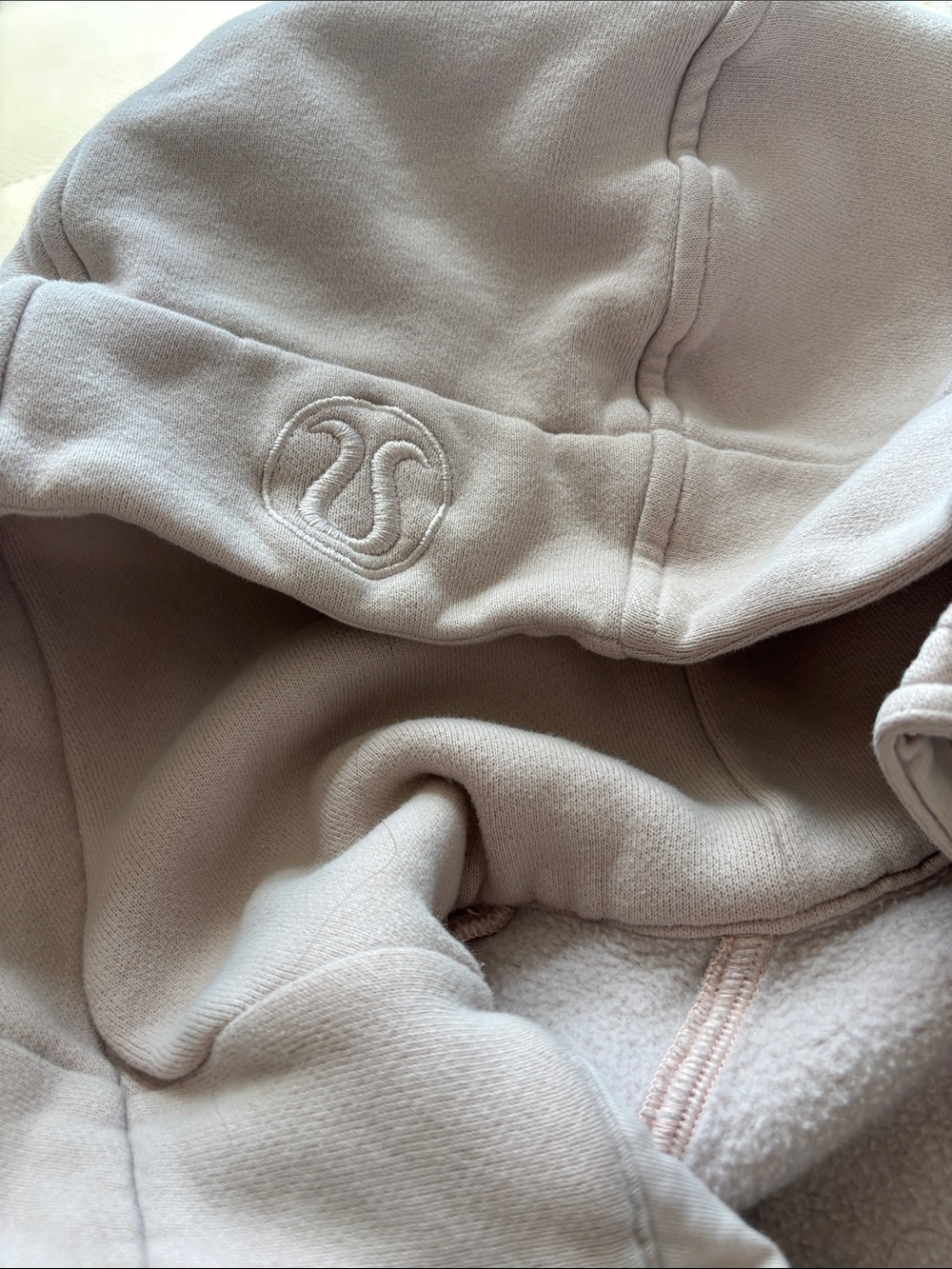 lululemon athletica Hooded Full-Zip Jacket in Light Taupe nude. 8 - Picture 4 of 6